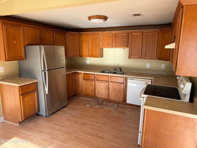 Building Photo - 10633 Woolmarket Lake Rd