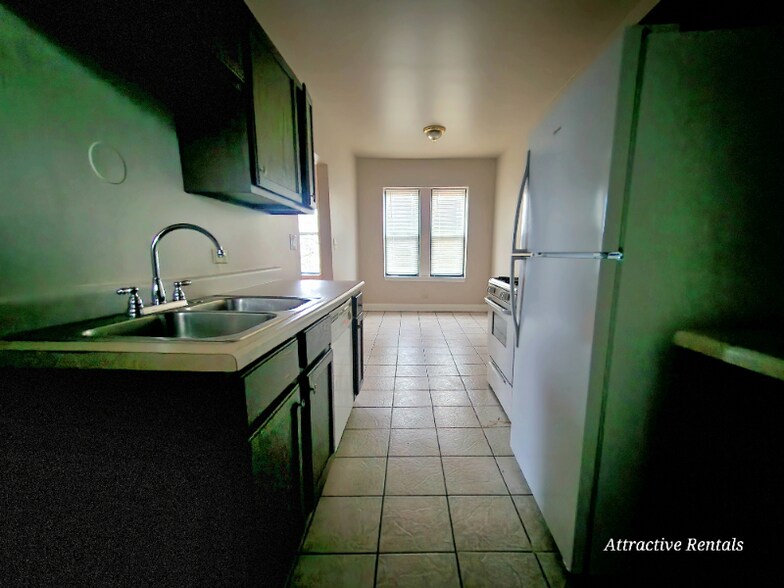 Building Photo - 4844 W Adams St