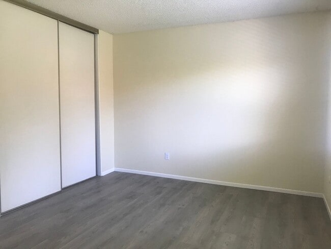 Building Photo - Grand Terrace Family Home