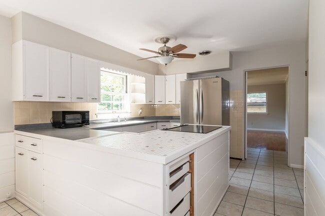 Building Photo - 3 bedroom 1.5 bath 1668 Sqft home just 1 m...