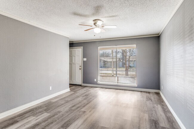 Building Photo - Spacious 4 Bed, 2 Bath Single-Story Gem in Dallas' Pleasant Grove – Move-In Ready and Available Now!