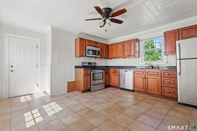 Building Photo - 6 Church St