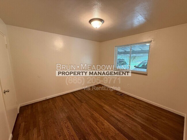 Building Photo - 3813 Woodlake Dr