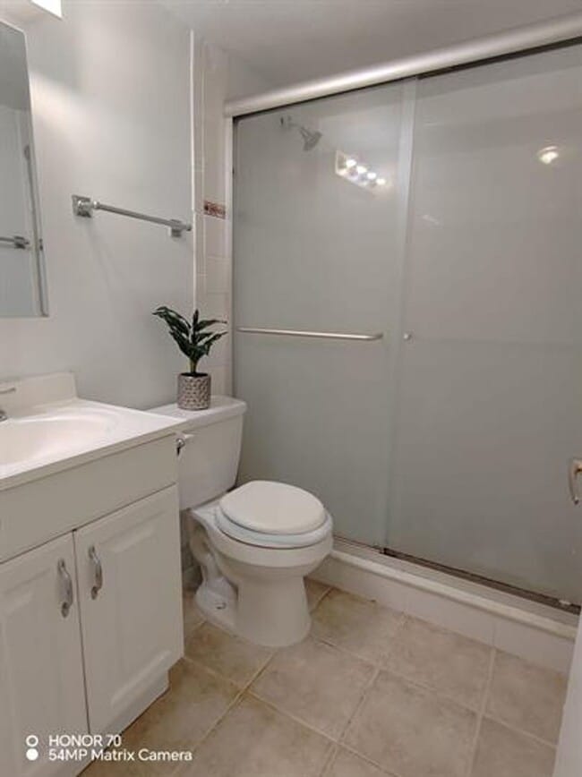 Building Photo - Welcome to Tampa Racquet Club – Where Comfort Meets Convenience!