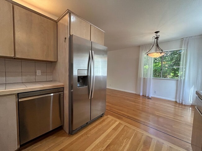 Building Photo - 2 Bed, 2.5 Bath Walnut Creek Home – Peacef...