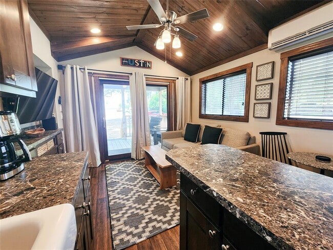 Building Photo - 300 Park Ave