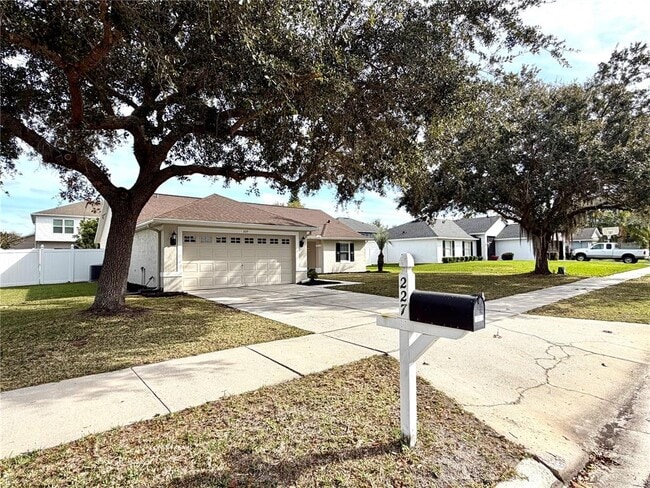 Building Photo - 227 Traditions Dr