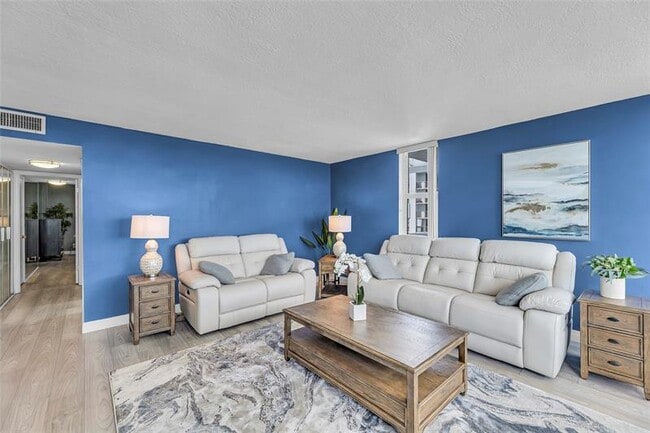 Building Photo - 3015 N Ocean Blvd