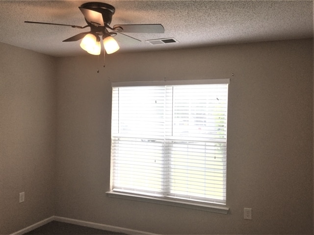 Building Photo - 127 Hampshire Dr