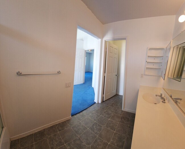 Building Photo - Fantastic home in the Arbors!