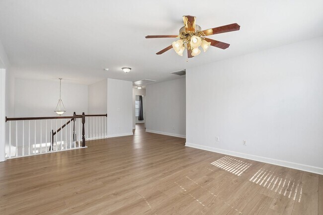 Building Photo - Stunning home nestled at the end of a quiet cul-de-sac!