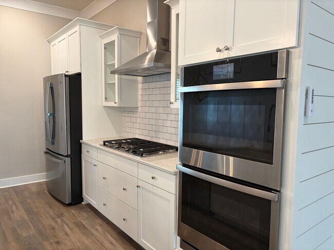 Building Photo - Midtown Townhouse