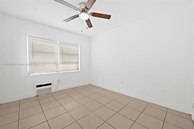 Building Photo - 3571 SW 10th St