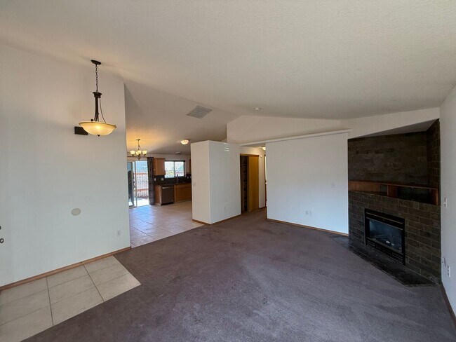 Building Photo - Spacious 3BD/2BA Home with Two-Car Garage,...