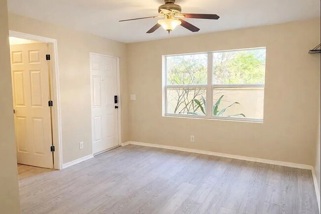 Building Photo - 420 SE 18th Ct