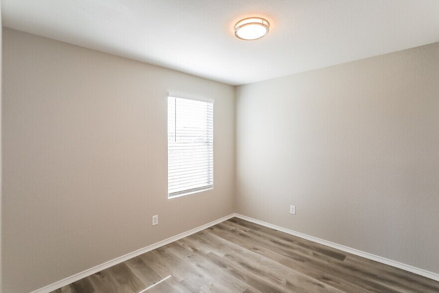 Building Photo - 6945 Meadow Way Ln