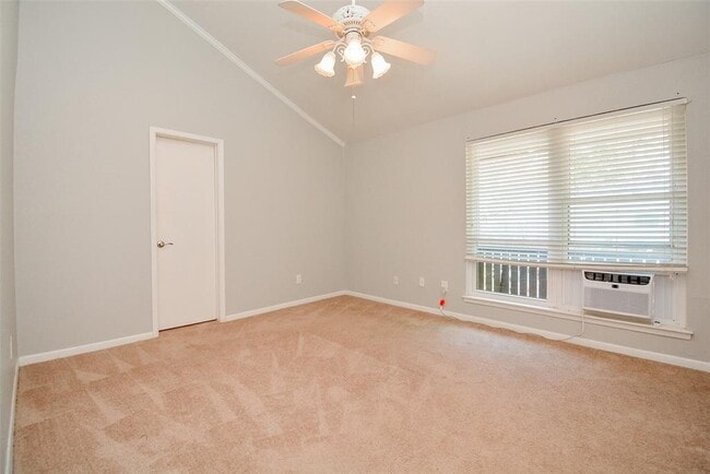 Building Photo - 9400 Doliver Dr