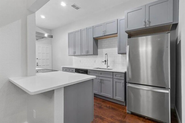 Building Photo - Gorgeous New Remodeled 2 Bedroom Condo nea...