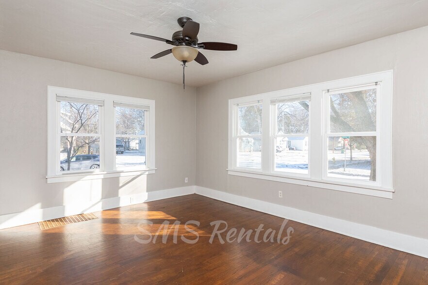 Building Photo - 319 Fink St