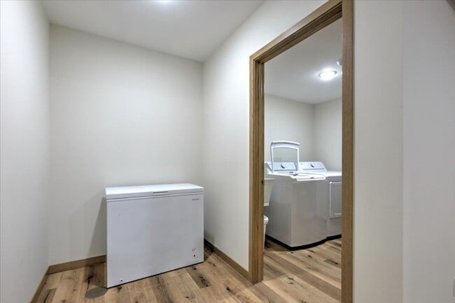 Building Photo - Single Family Home - 4+ Bedroom | 2 Bath