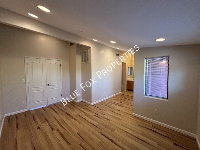 Building Photo - 322 N Hasman Dr