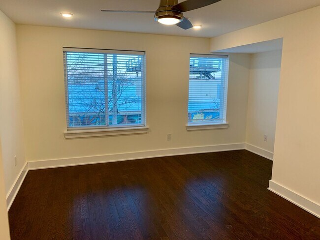 Building Photo - Stunning 2-Bed Condo with Private Roof Deck in Norris Square! Available mid-July!