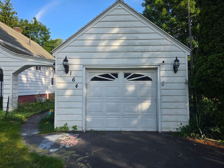Building Photo - 164 Bennett Rd