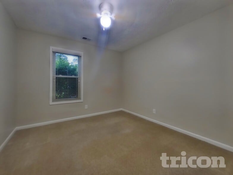 Building Photo - 811 Riverstone Ln