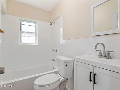 Building Photo - 1237 4th Ave