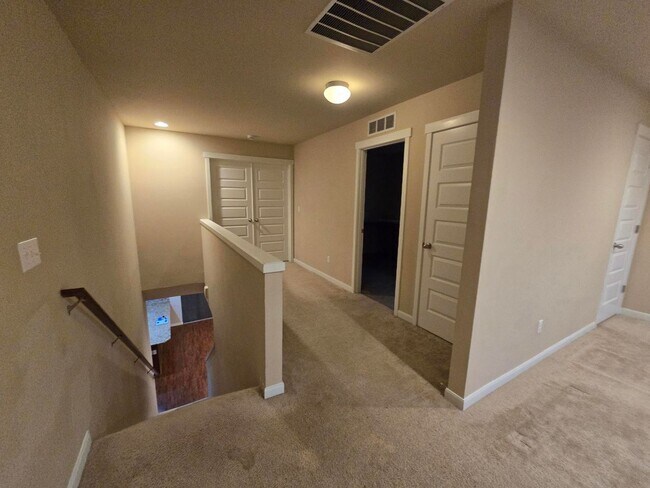 Building Photo - 4 Bedroom, 3 Bathroom House!