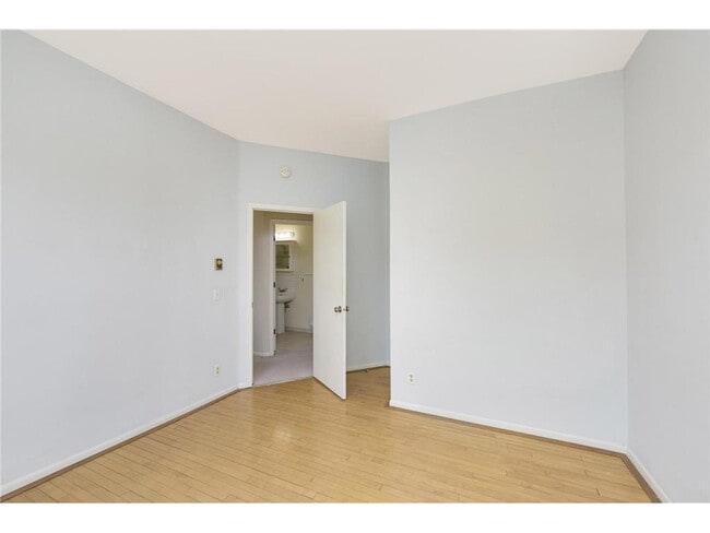 Building Photo - 2421 Emerson Ave S