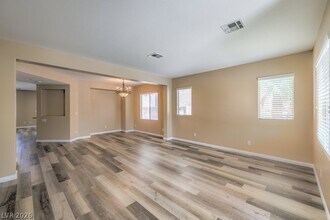 Building Photo - 8229 Sawmill Falls St