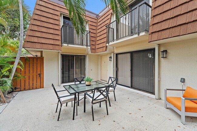 Building Photo - 3052 30th Ct