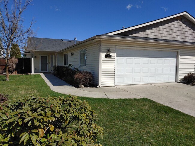 Primary Photo - Quiet Neighborhood-front landscaping included