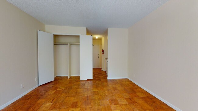 Building Photo - Studio Apartment Available at the Willough...