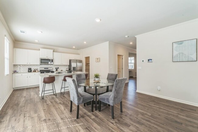 Building Photo - 7595 Jennadee Dr