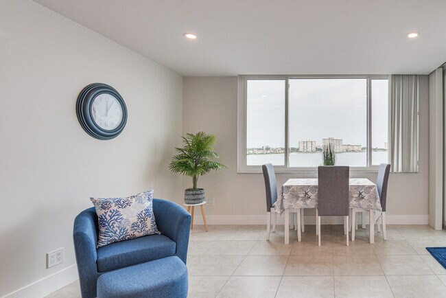 Building Photo - 6260 Palma Del Mar Blvd S