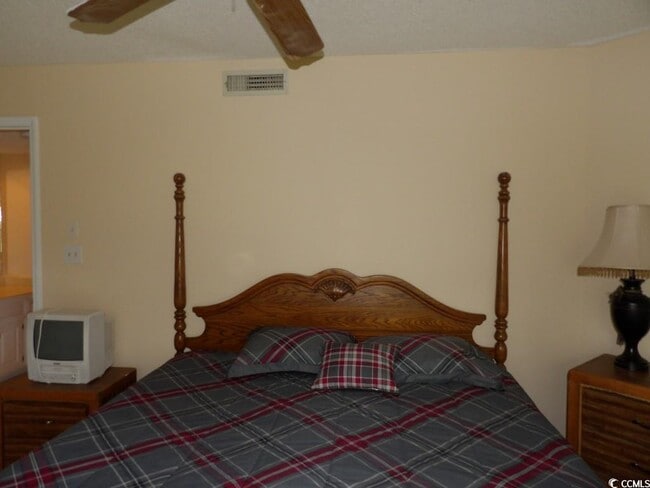 Building Photo - 4286 Pinehurst Cir