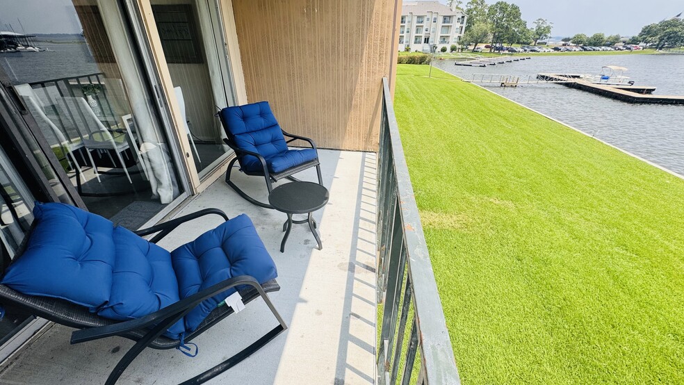 Building Photo - 12600 Melville Dr