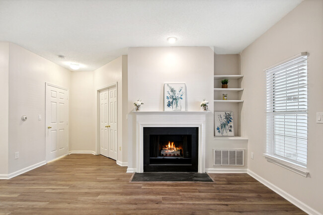 Gas fireplace - 1712 Lake Shore Crest Dr