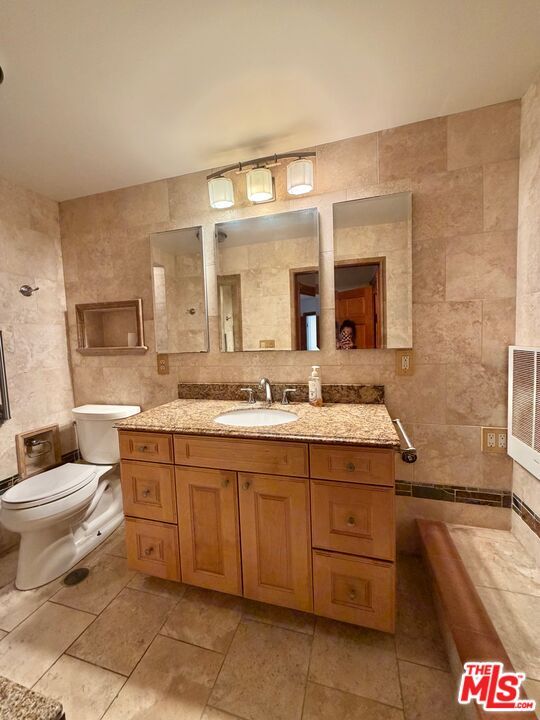 Building Photo - 653 Ramona Ave