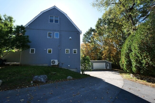 Building Photo - 23 Winter St