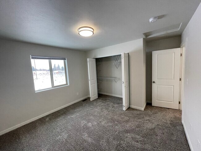 Building Photo - 618 S Chronicle Rd