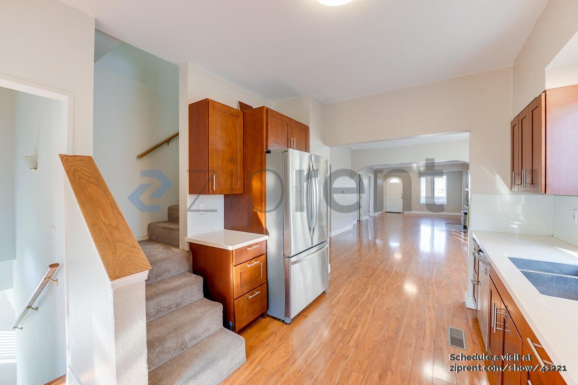 Building Photo - 4321 5th Ave NE