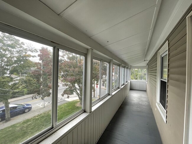 Building Photo - 164 Brown St