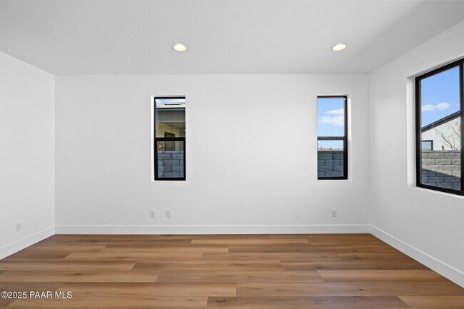 Building Photo - 5992 Finch Pl