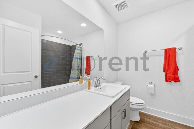 Building Photo - 3140 Eddington Dr