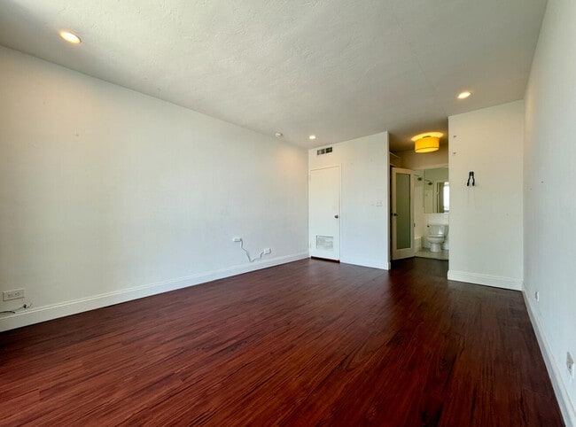 Building Photo - 2451 Brickell Ave