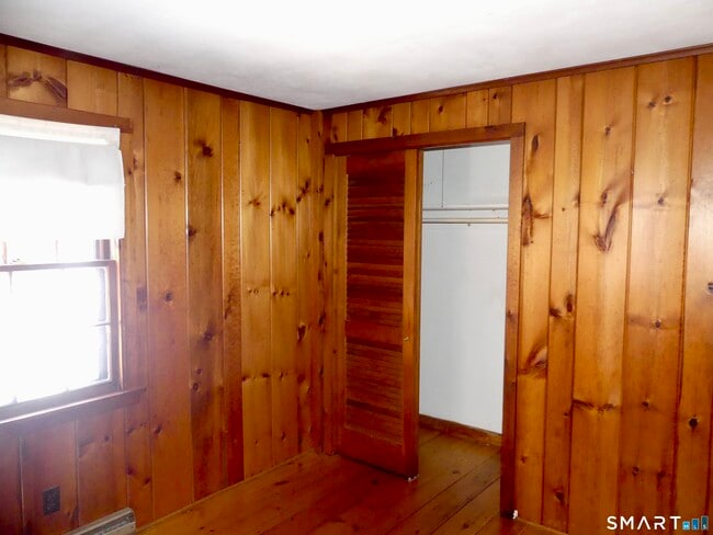 Building Photo - 82 River Rd