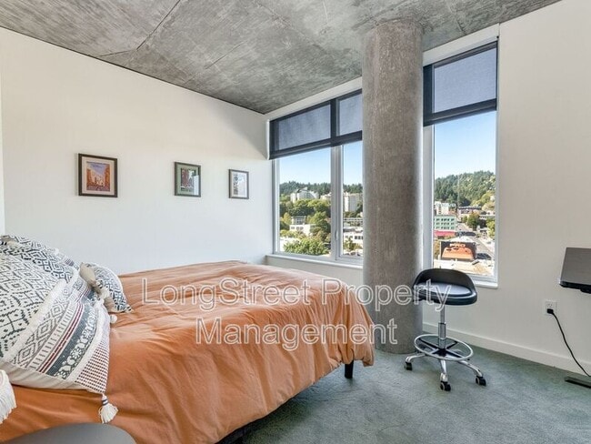 Building Photo - 1926 W Burnside St